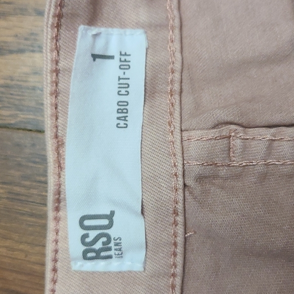 SHORTS - Picture 4 of 4